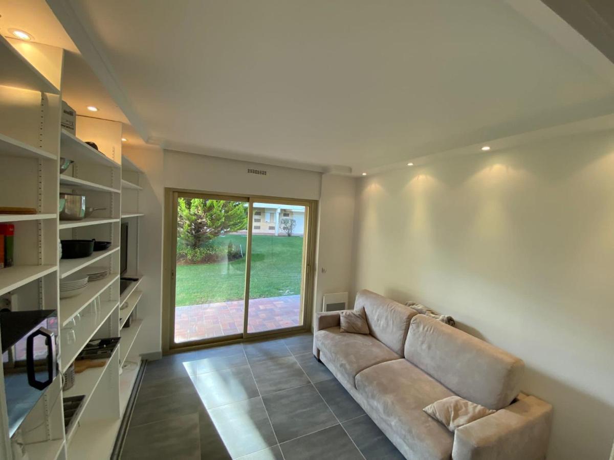 Apartment Situe Devant La Deauville